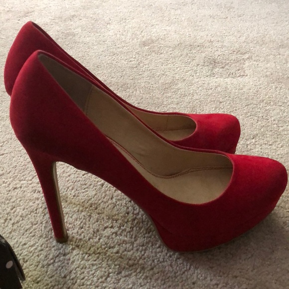 Red heels - Picture 2 of 2